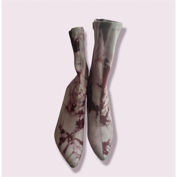 New burgundy and white Fashion Nova paint splatter/tie die booties 8 NWOT - Picture 2 of 7